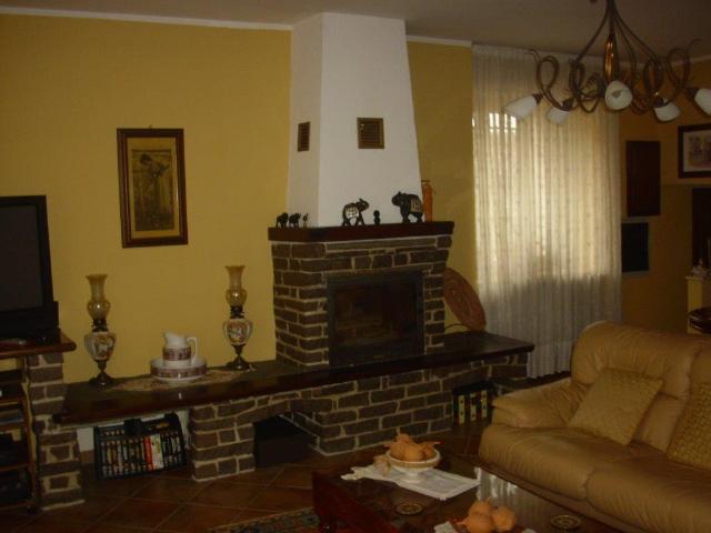 Casa indipendente 5 vani 330mq