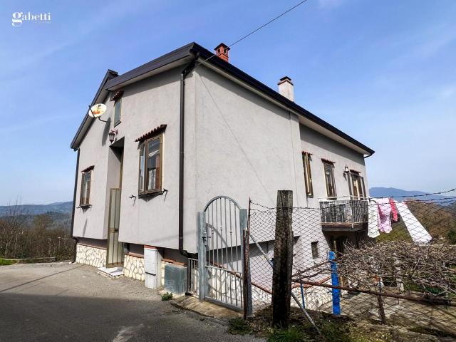 Casa indipendente 5 vani 355mq