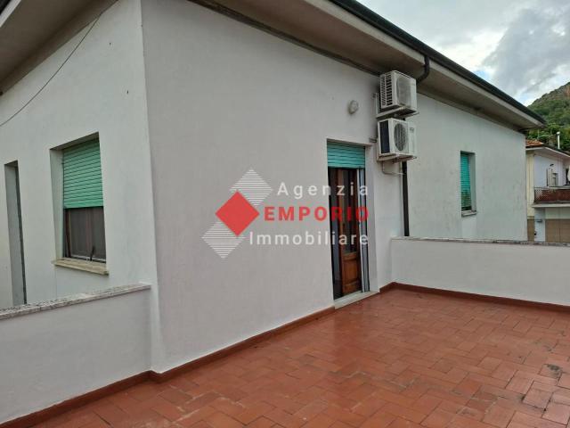 Casa indipendente 5 vani 350mq