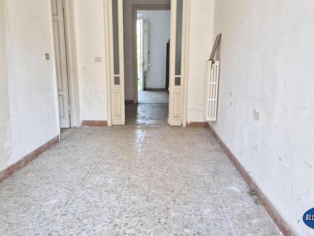 Casa indipendente 5 vani 385mq