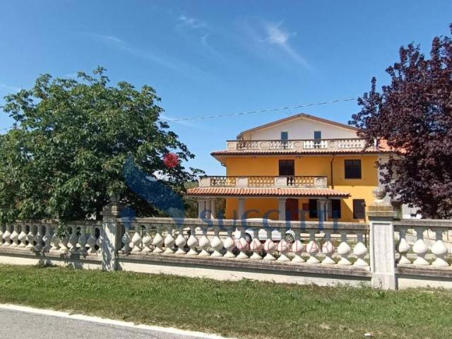 Casa indipendente 5 vani 430mq
