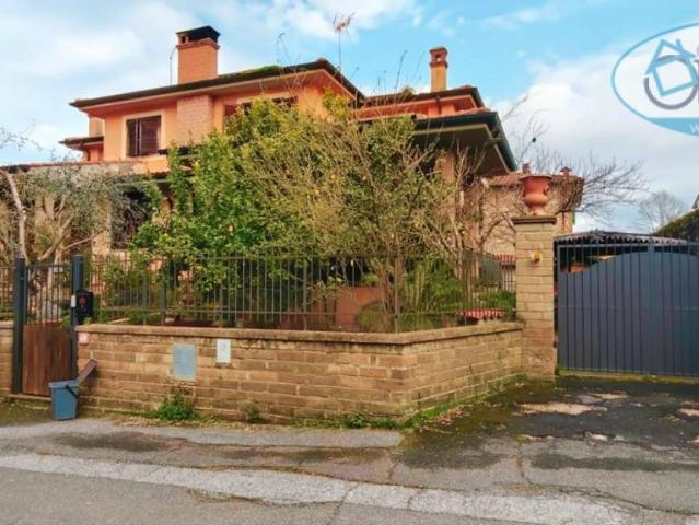 Casa indipendente 6 vani 160mq