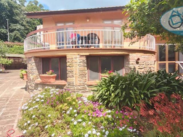 Casa indipendente 6 vani 200mq