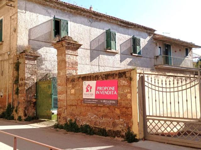 Casa indipendente 6 vani 210mq