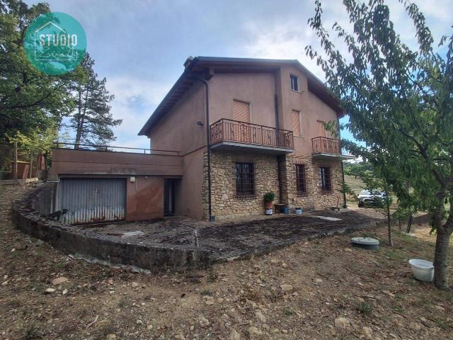 Casa indipendente 6 vani 220mq