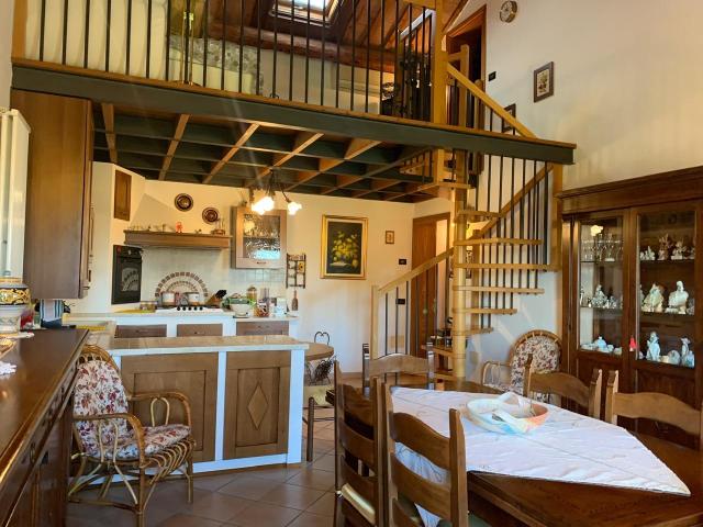 Casa indipendente 6 vani 250mq