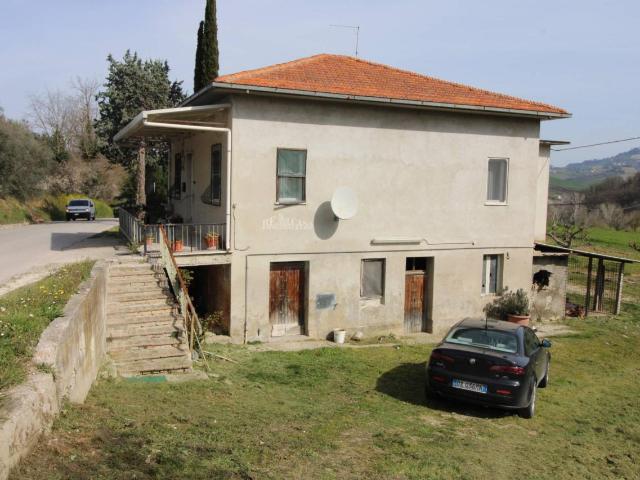 Casa indipendente 6 vani 260mq