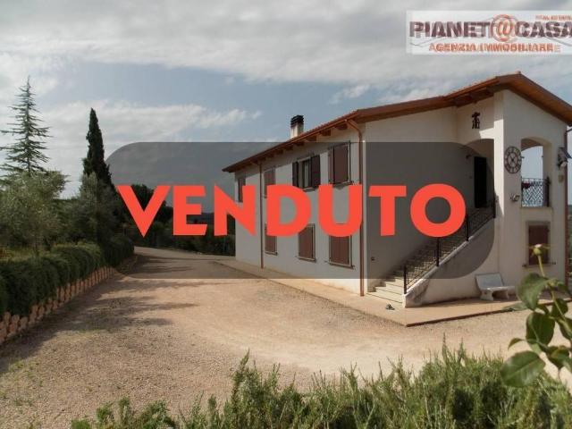 Casa indipendente 6 vani 300mq
