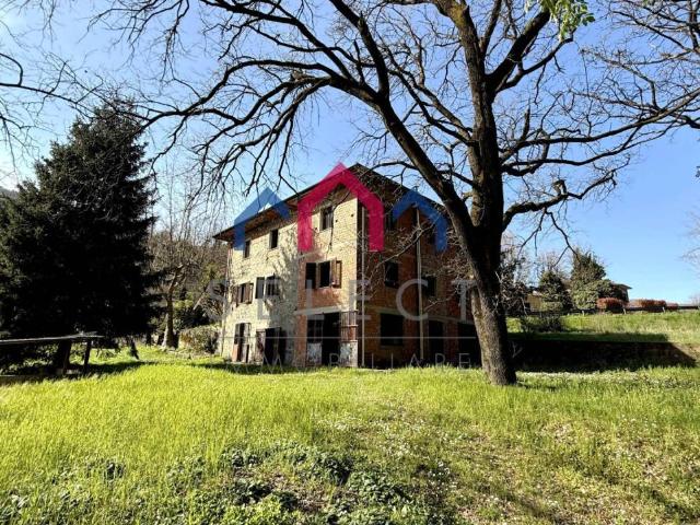 Casa indipendente 6 vani 345mq