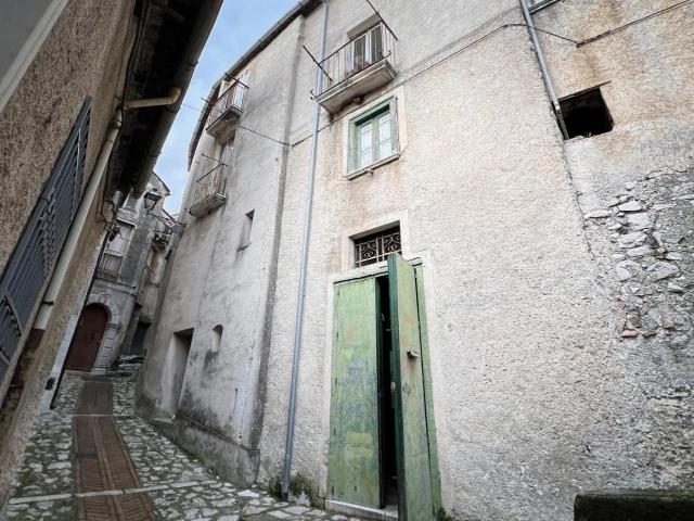 Casa indipendente 6 vani 400mq
