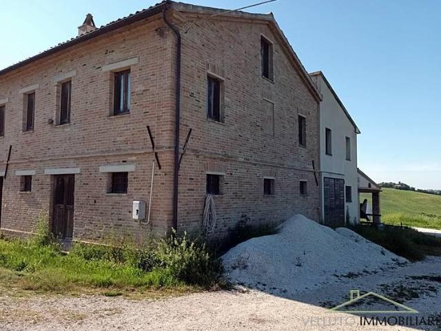 Casa indipendente 6 vani 430mq