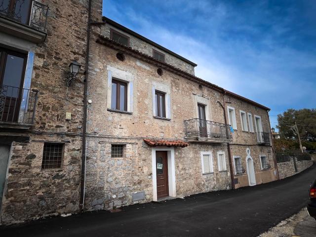 Casa indipendente 7 vani 137mq