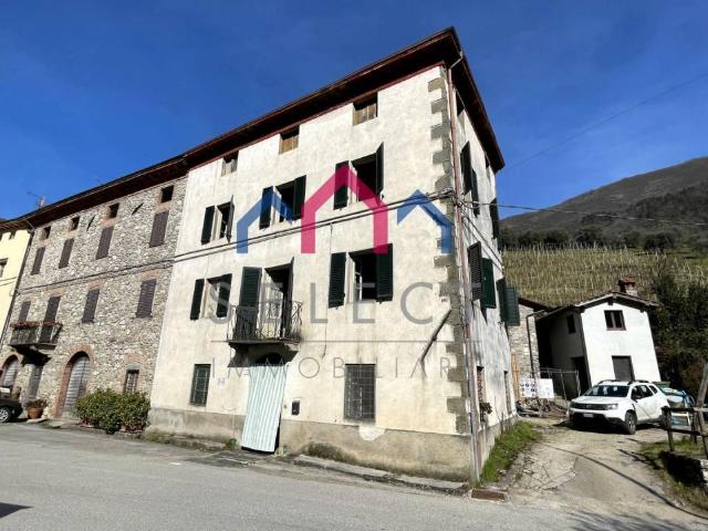 Casa indipendente 7 vani 240mq