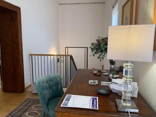 Casa indipendente 7 vani 240mq