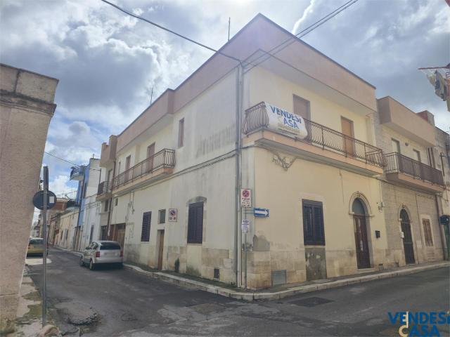 Casa indipendente 7 vani 270mq