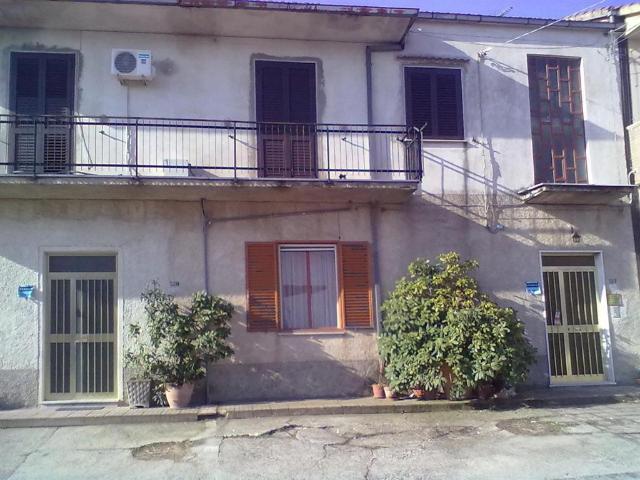 Casa indipendente 7 vani 350mq