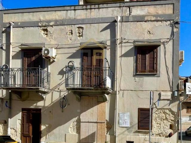 Casa indipendente 8 vani 170mq