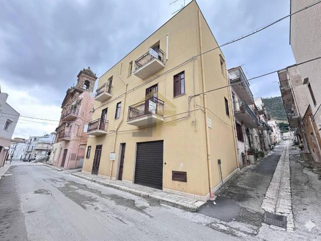Casa indipendente 8 vani 210mq