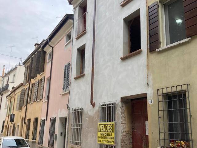 Casa indipendente 8 vani 220mq