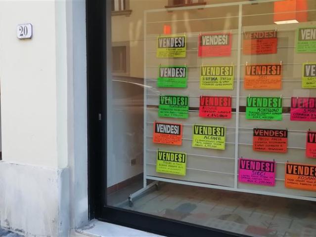 Casa indipendente 8 vani 230mq