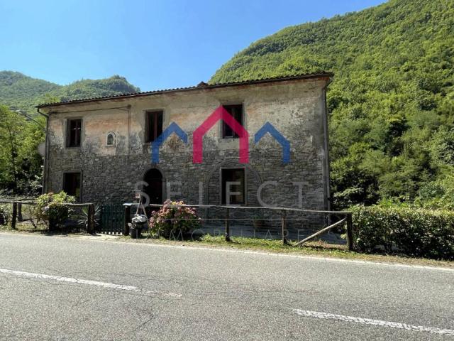 Casa indipendente 8 vani 285mq