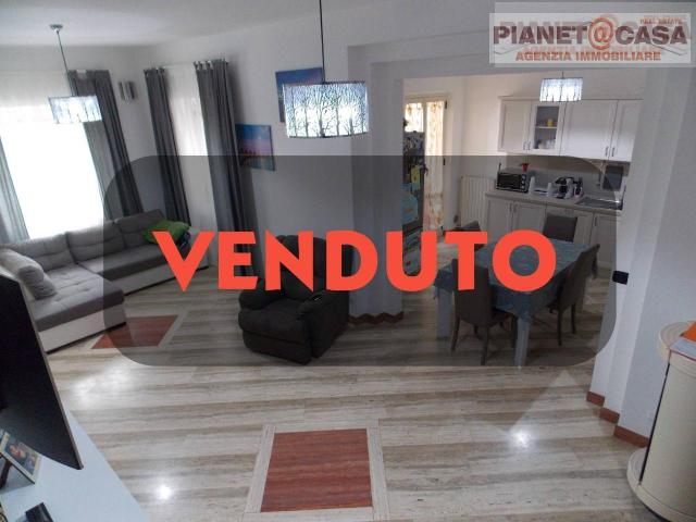 Casa indipendente 8 vani 280mq
