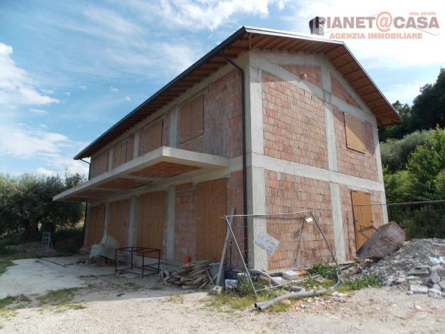 Casa indipendente 8 vani 300mq