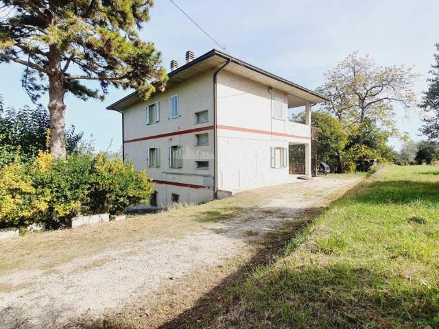 Casa indipendente 8 vani 330mq