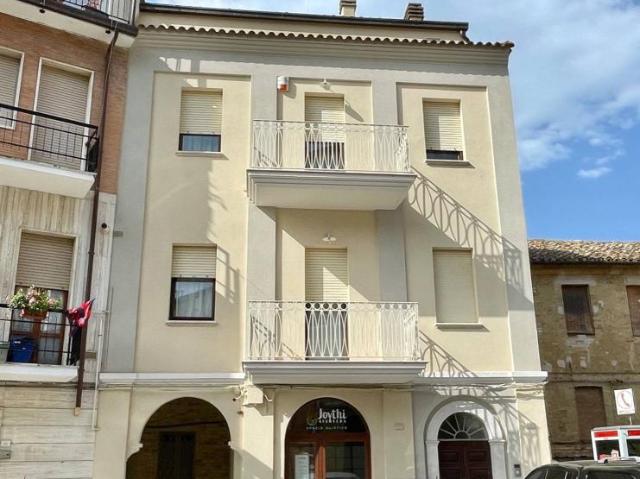 Casa indipendente 8 vani 395mq