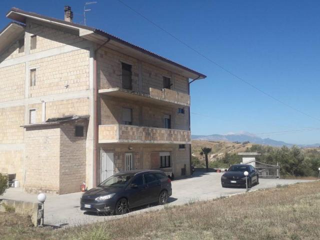 Casa indipendente 9 vani 540mq