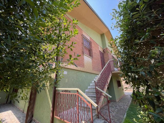 Casa indipendente 10 vani 243mq