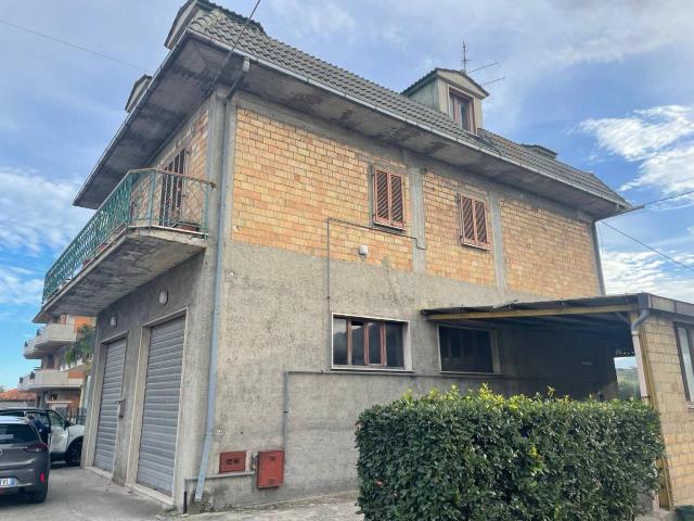 Casa indipendente 10 vani 250mq