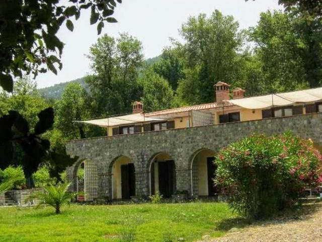 Casa indipendente 10 vani 277mq