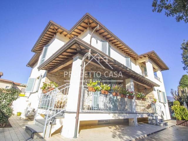 Casa indipendente 10 vani 238mq