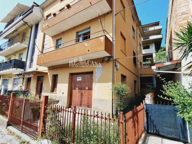 Casa indipendente 10 vani 350mq