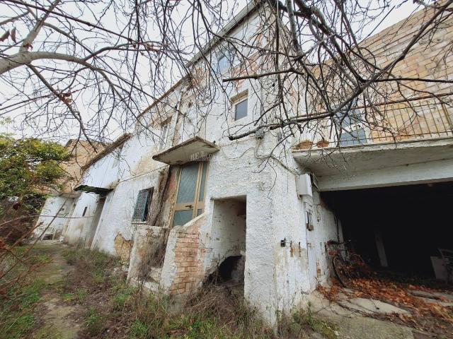 Casa indipendente 10 vani 300mq