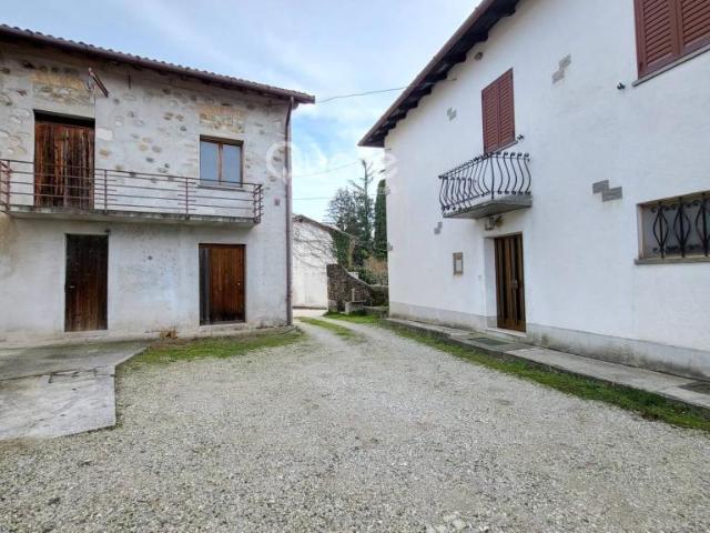 Casa indipendente 10 vani 318mq