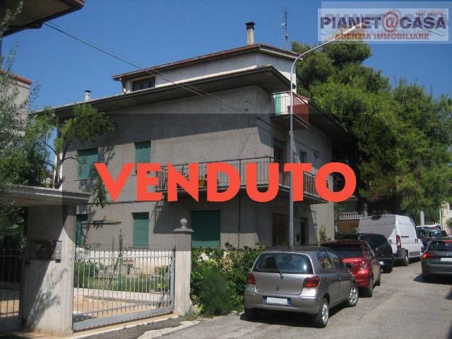 Casa indipendente 10 vani 475mq