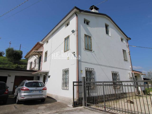 Casa indipendente 10 vani 420mq