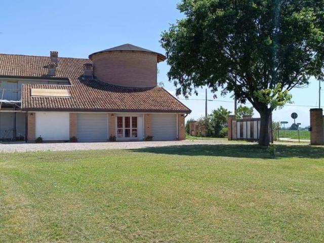 Casa indipendente 10 vani 520mq