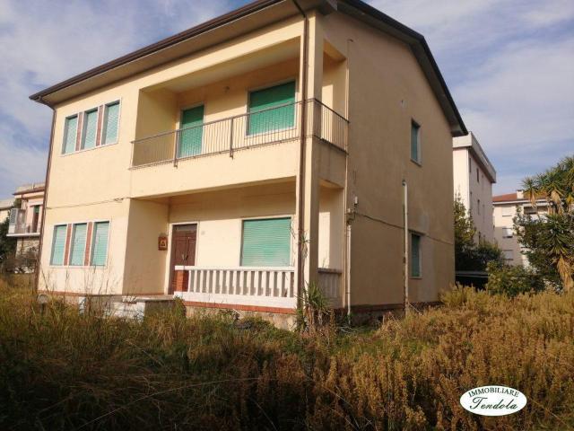 Casa indipendente 11 vani 290mq
