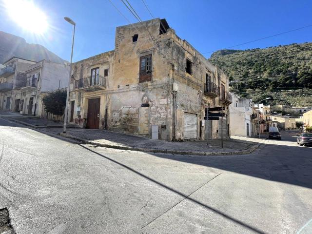 Casa indipendente 11 vani 480mq