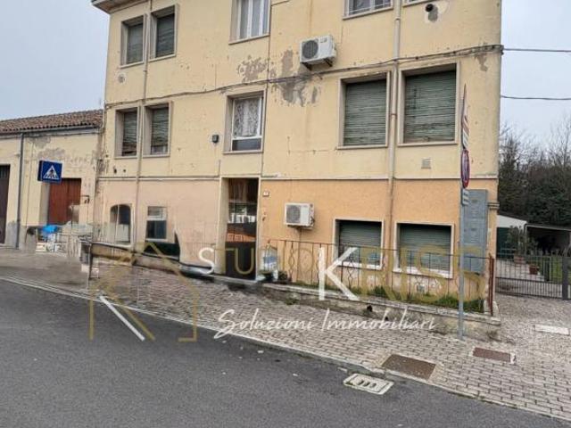 Casa indipendente 12 vani 240mq