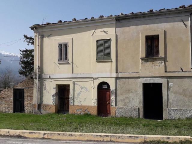 Casa indipendente 12 vani 300mq