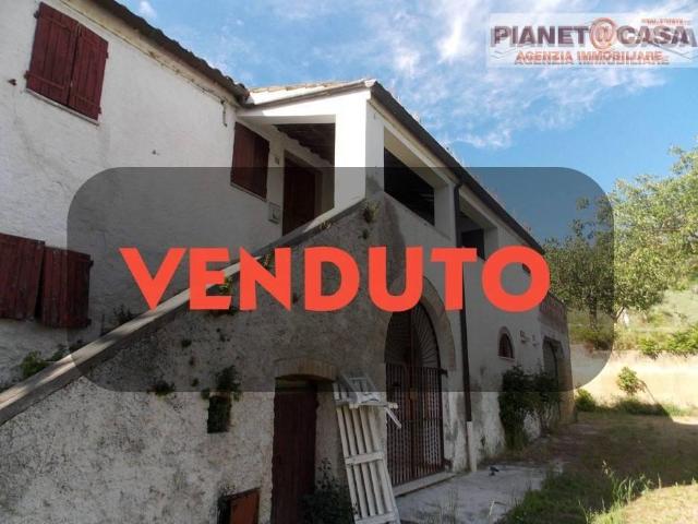 Casa indipendente 12 vani 320mq