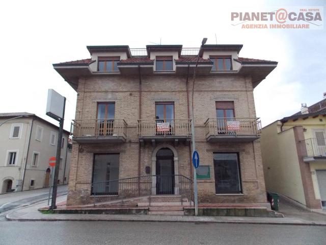 Casa indipendente 12 vani 500mq