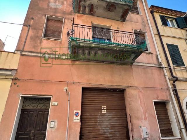 Casa indipendente 17 vani 300mq