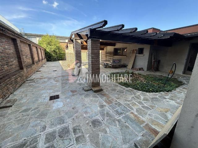 Casa Indipendente 14 vani 500mq