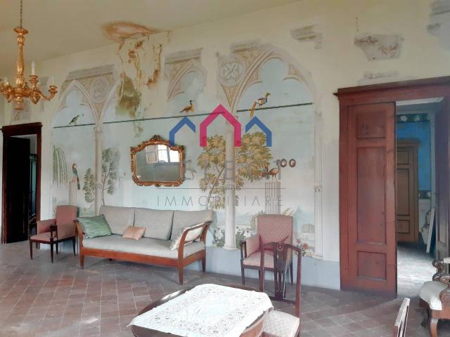 Casa indipendente 24 vani 700mq