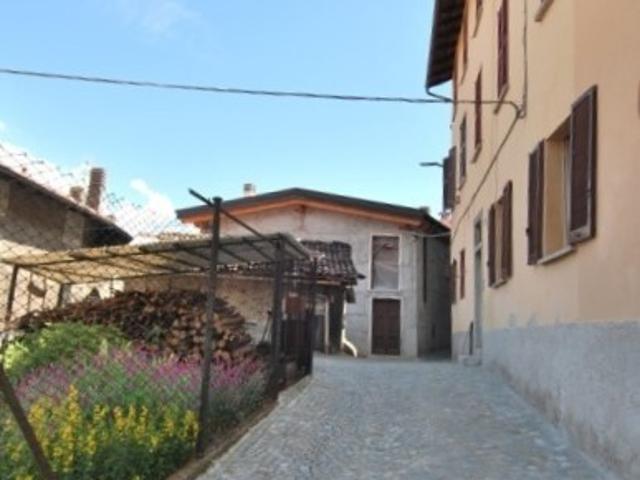 Casa indipendente vista lago in via castello 4, Dongo